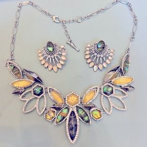 Stunning Chloe and Isabel necklace and earring set!